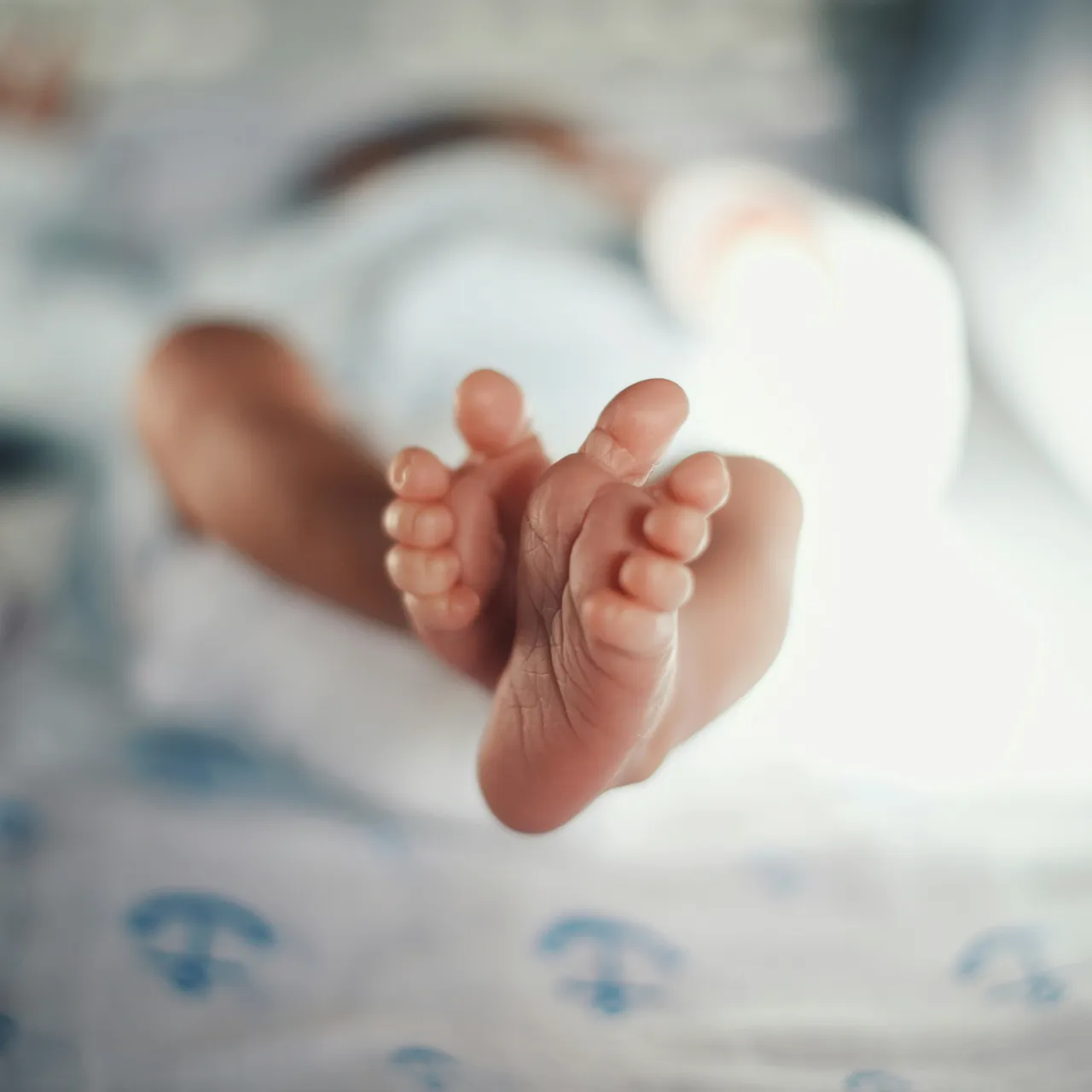 Pediatrician examining newborn baby with stethoscope - Expert newborn care in Columbus, Ohio